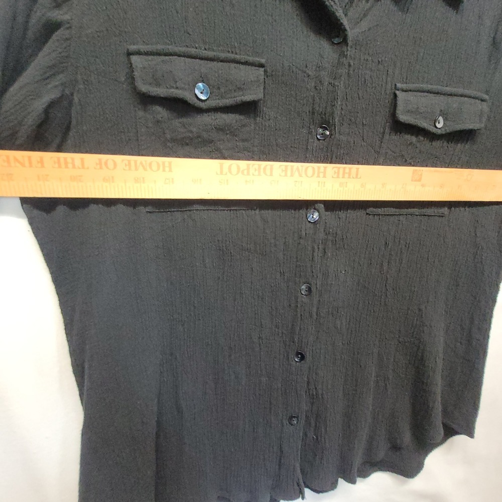 Chico's Black Crinkle Gauze Cotton Button Down Roll Tab Shirt Size 2 Large - Picture 8 of 10